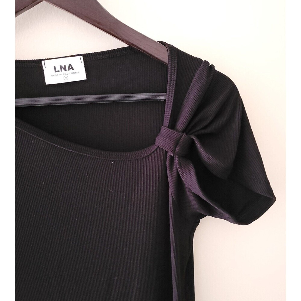 LNA Rio Ruched Black Ribbed Tee Bow Cutout Left Shoulder Size M - Picture 4 of 7